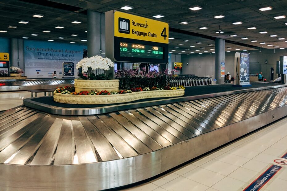 Baggage carousel at the airport